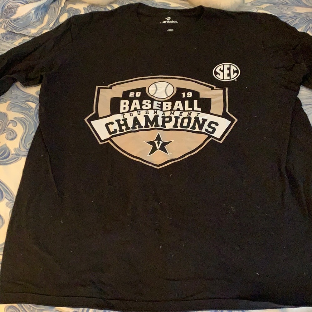Men’s Large Vanderbilt U. baseball 2019 National Champs black long-sleeved tee